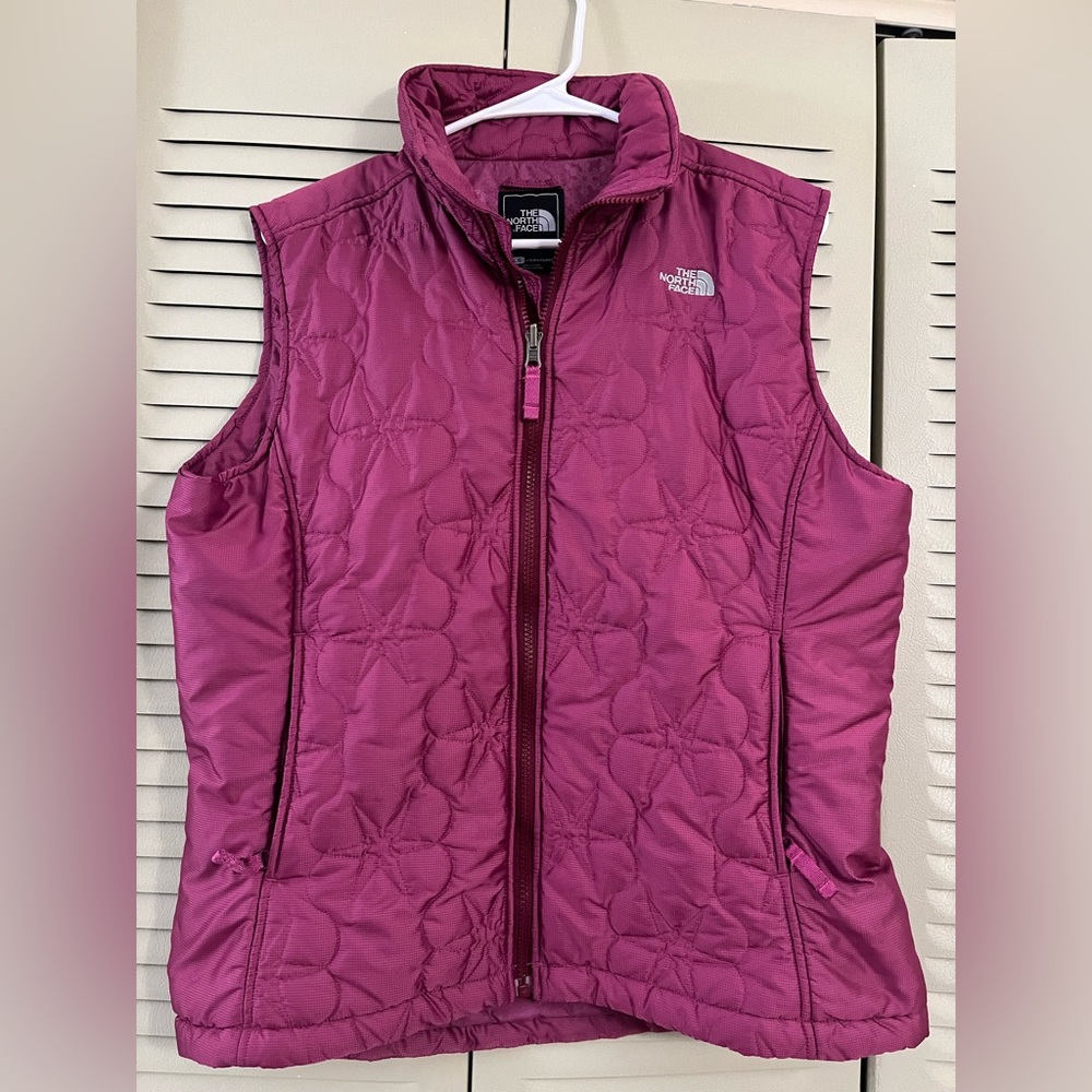 The North Face puffer vest size L, NICE!